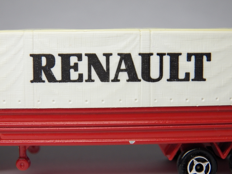 Illustration for article titled 1/100 scale Majorette Renault Car Hauler.